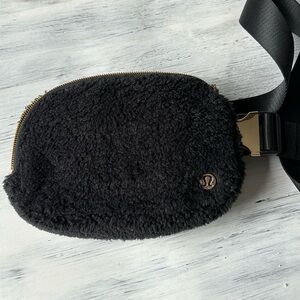 Lululemon Sherpa belt bag